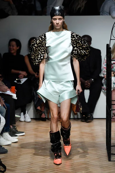 Look 19